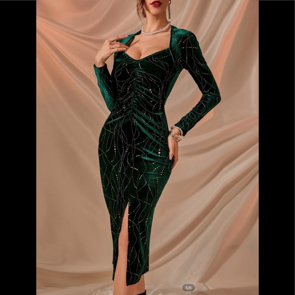 Never worn green velvet midi-dress with gold print. Perfect for the holidays!